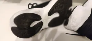 Zapatillas Adidas Negras y Blancas