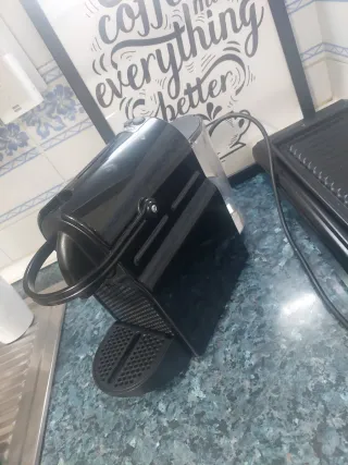 Cafetera Nespresso Negra