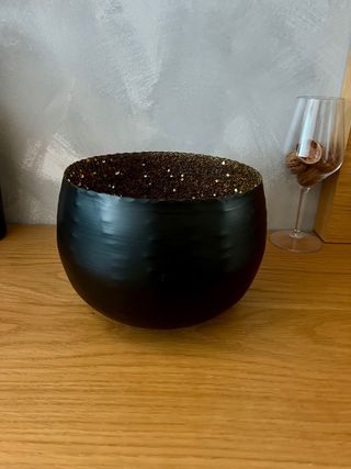 Portacandele nero con dettagli oro