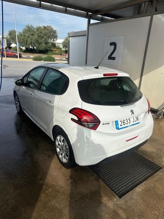 Peugeot 208 2016