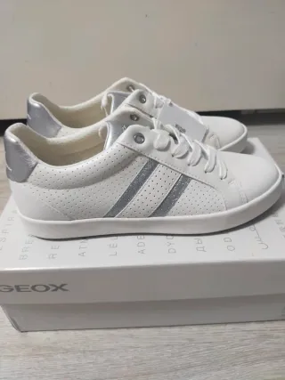 Geox Sneakers Talla 38 Blancas y Plateadas