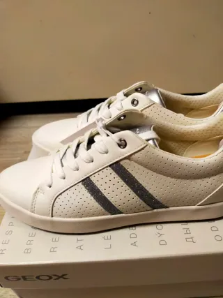 Geox Sneakers Talla 38 Blancas y Plateadas
