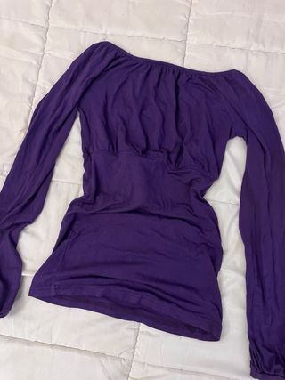 Camiseta morada manga larga con cinturón