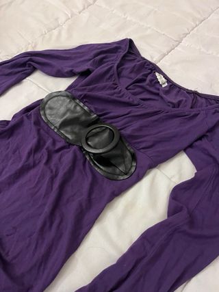 Camiseta morada manga larga con cinturón