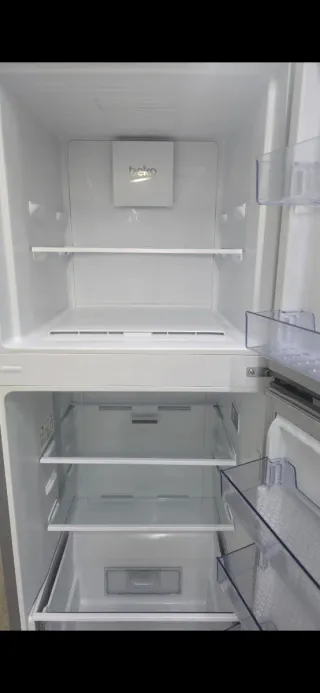 Nevera Beko Plateada A+ No Frost