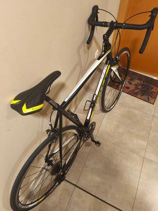 Bicicleta de carretera Scott – Negro y amarillo