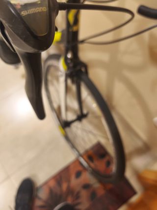 Bicicleta de carretera Scott – Negro y amarillo