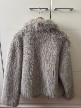 Abrigo pelo gris