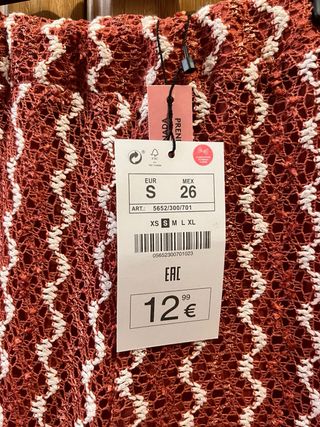 Pantalones de crochet rojos y blancos