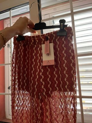 Pantalones de crochet rojos y blancos