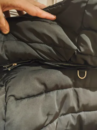 Abrigo Zara Negro con Capucha y Pelo