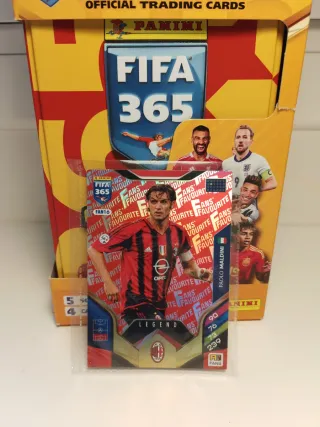 Carta Paolo Maldini FIFA 365 paralela roja.