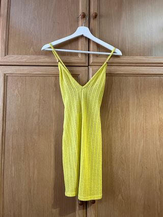 Vestido amarillo de tirantes