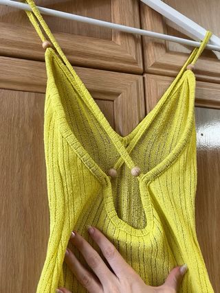 Vestido amarillo de tirantes