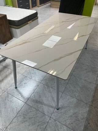 Mesa de comedor mármol y metal