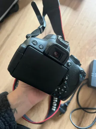 Canon EOS 700D Cámara Réflex