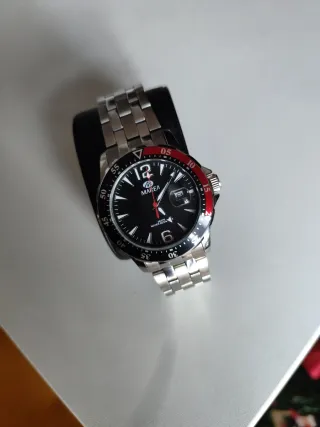 Reloj Marea Negro y Plateado