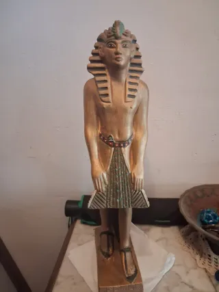 Figura Egipcia Dorada