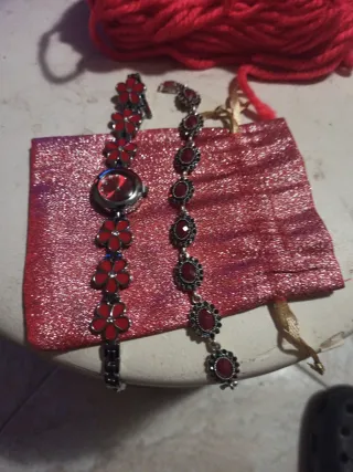 Orologio e bracciale floreale rosso