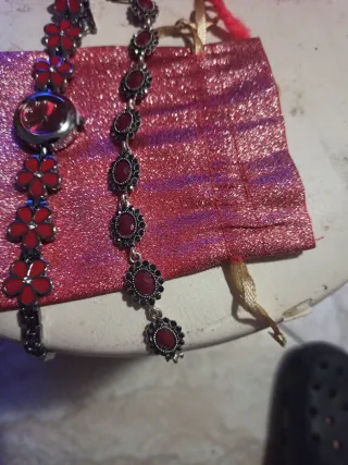 Orologio e bracciale floreale rosso