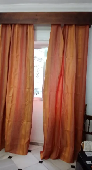 Tende arancioni e rossi