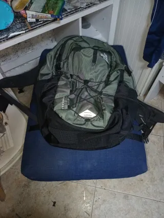 Mochila The North Face Verde y Negra