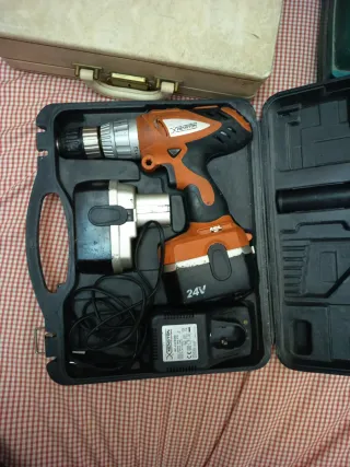 Taladro Kenston Power 24V con 2 baterías