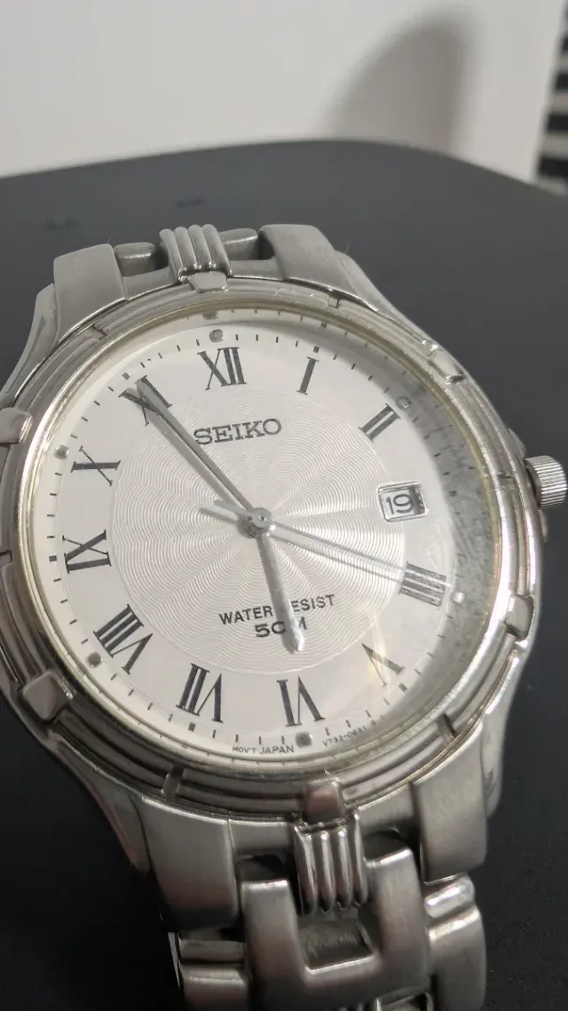Reloj Seiko V732-0400 Cuarzo Plata/Blanco