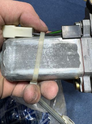 Pegaso Troner Comet elevalunas completo original