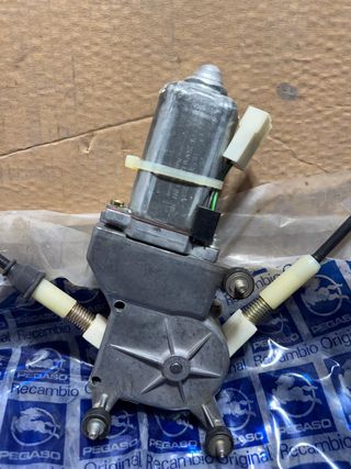 Pegaso Troner Comet elevalunas completo original