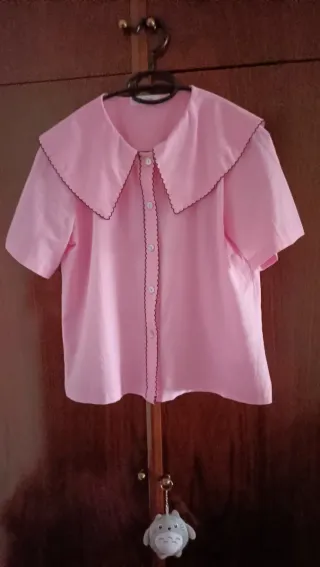 Blusa rosa con cuello Peter Pan