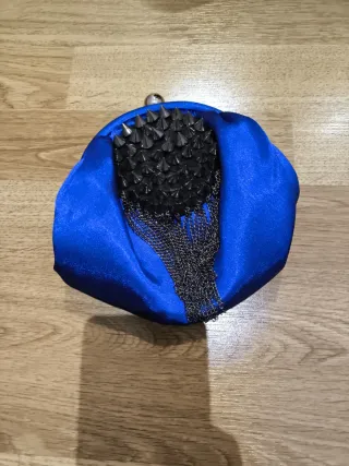 Salones de fiesta azul con plataforma