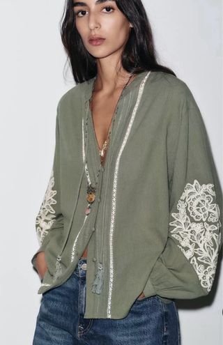 Blusa Zara bordados contraste Talla XS