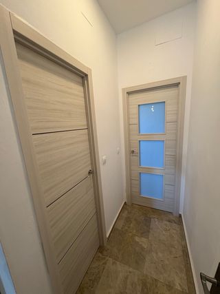 Puerta blanca moderna