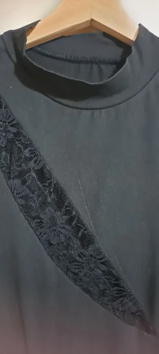 Vestido Negro Ajustado con Encaje