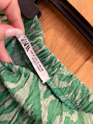 Falda verde con estampado