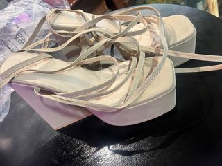Sandalias tacón plataforma beige con cuerda