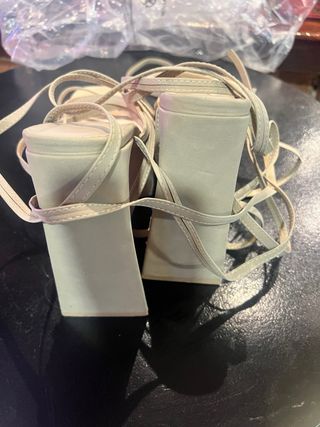 Sandalias tacón plataforma beige con cuerda