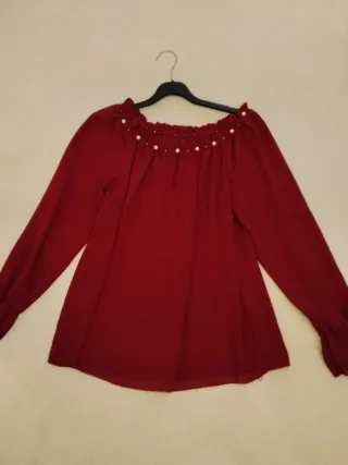 Blusa burdeos con perlitas