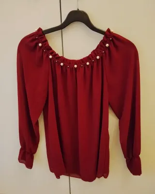 Blusa burdeos con perlitas