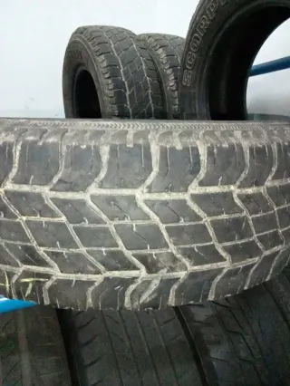 215/75R15 100S Neumático Pirelli
