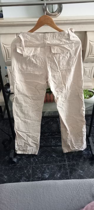 Conjunto T-Shirt + Calças de Ganga + Calças Cremes