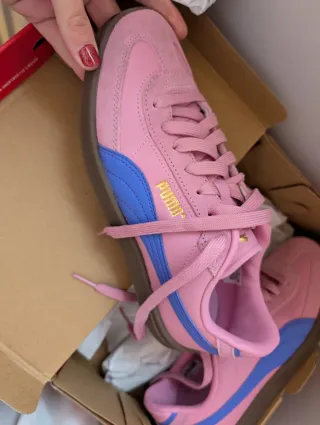 Zapatillas Puma Rosa y Azul.