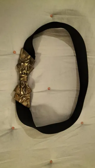 Cintura elastica da donna con fiocco dorato