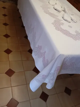 Mantelería Lagartera Bordada a Mano