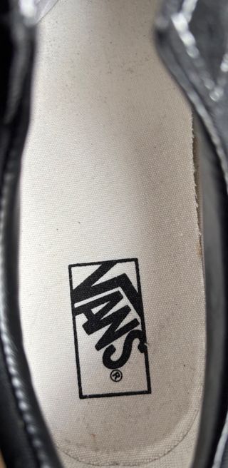 Zapatillas Vans Negras y Blancas