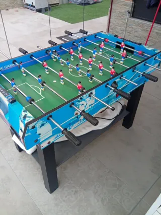 Futbolín infantil con billar y múltiples juegos.