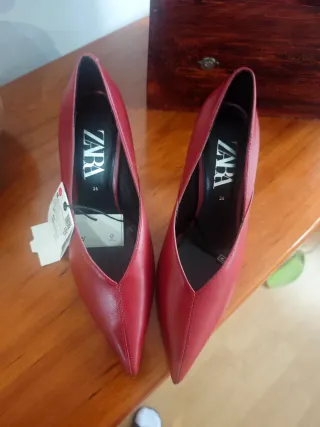 Zapato tacón Zara granate T.36