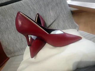 Zapato tacón Zara granate T.36