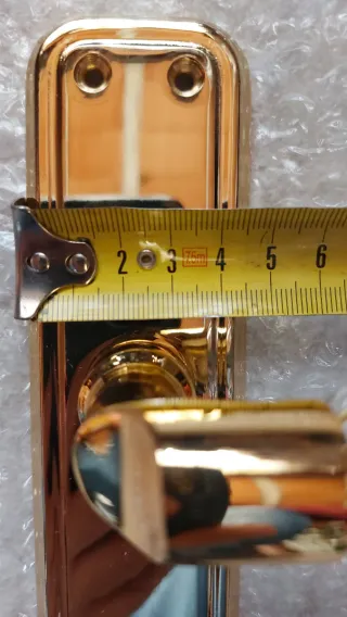 Manillas de puerta doradas con cristal